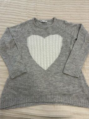 Gray and ivory Heart Cable-Knit Sweater. Bianca Nygard. Oversized Size small